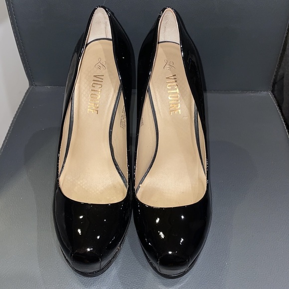 Black Patent Le Victoire Pumps 9.5 - Picture 2 of 7